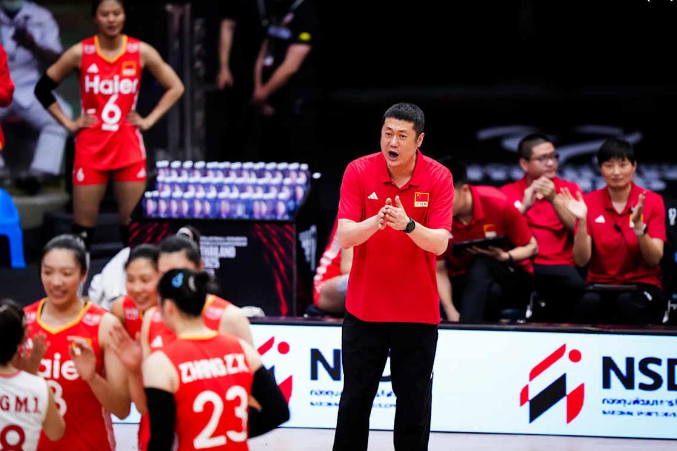 法国高兴太早！中国女排1-3输球因祸得福，收获3好消息，球迷懂了